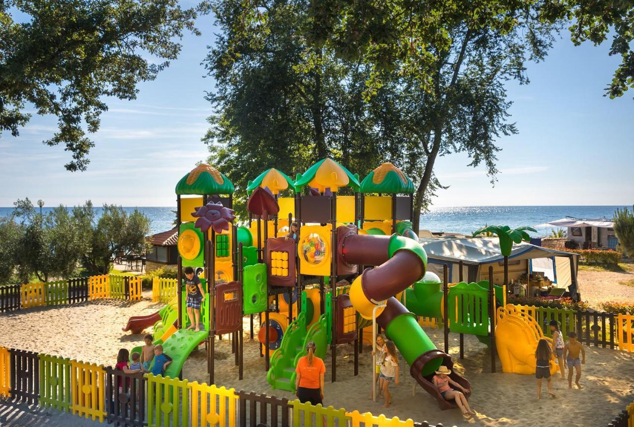 Aminess Maravea Camping Resort Holiday Homes Новиград Екстериор снимка
