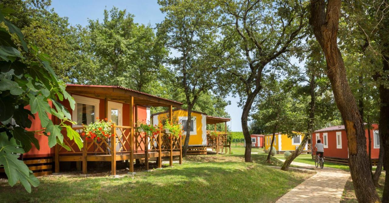 Aminess Maravea Camping Resort Mobile Homes Новиград Екстериор снимка